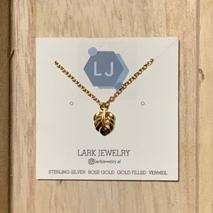 Not for sale 🌸Vermeil monstera leaf on an 18k dipped stainless steel necklace.